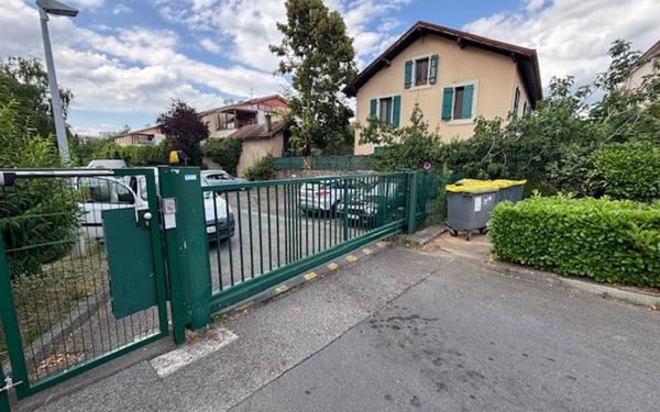 Stationnement à louer    Gaillard