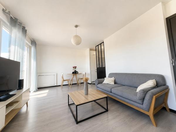 Appartement
         2 pièces
        - 49 m² Exclusivité 289 000 € *