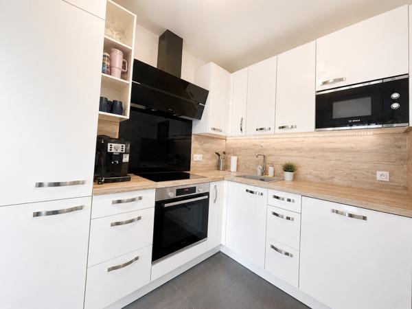 Appartement
         2 pièces
        - 49 m² Exclusivité 289 000 € *