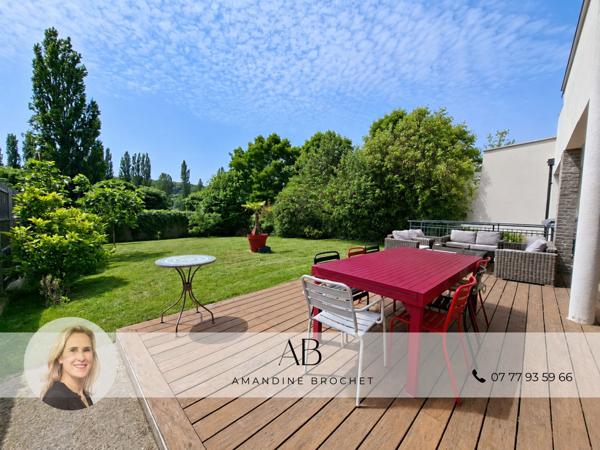 Maison
         8 pièces
        - 215 m² 1 430 000 € *