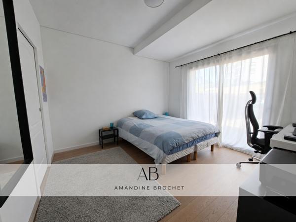 Maison
         8 pièces
        - 215 m² 1 430 000 € *