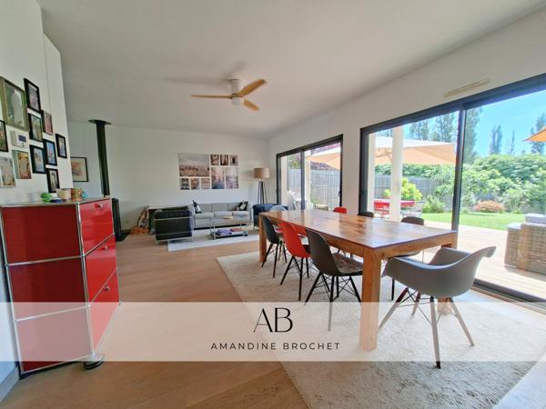Maison
         8 pièces
        - 215 m² 1 430 000 € *