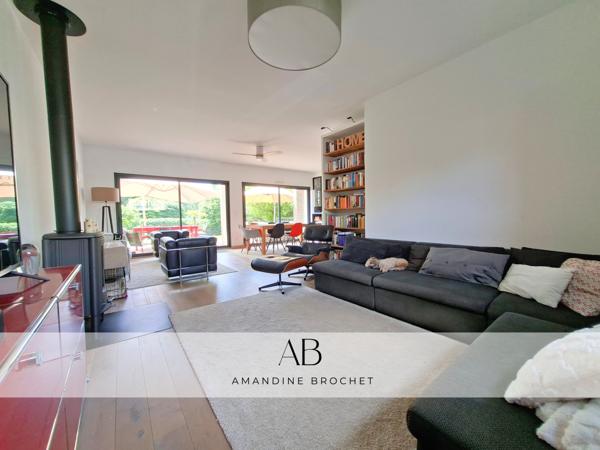 Maison
         8 pièces
        - 215 m² 1 430 000 € *