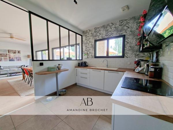 Maison
         8 pièces
        - 215 m² 1 430 000 € *