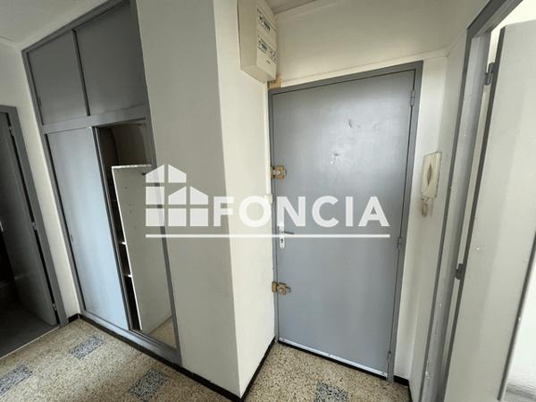 Location Appartement 2 pièces 41.15 m² - 9 RUE DU VACCARES Nimes 30000