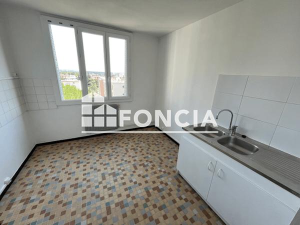 Location Appartement 2 pièces 41.15 m² - 9 RUE DU VACCARES Nimes 30000
