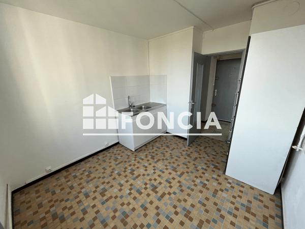 Location Appartement 2 pièces 41.15 m² - 9 RUE DU VACCARES Nimes 30000