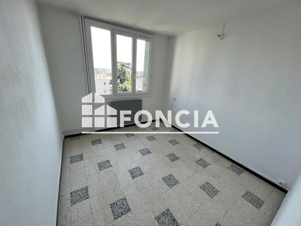 Location Appartement 2 pièces 41.15 m² - 9 RUE DU VACCARES Nimes 30000