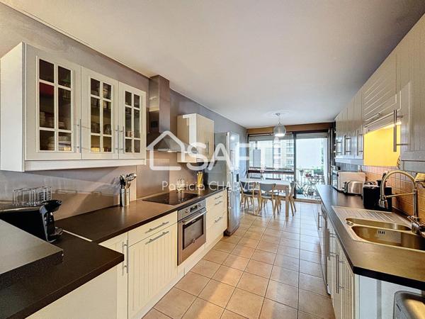 T5 lumineux dans résidence arborée à Francheville