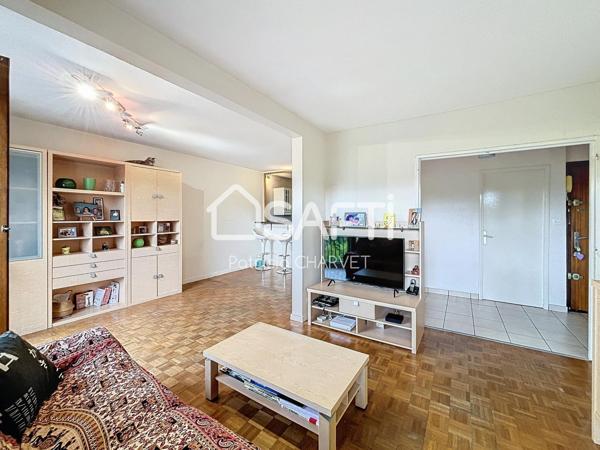 T5 lumineux dans résidence arborée à Francheville