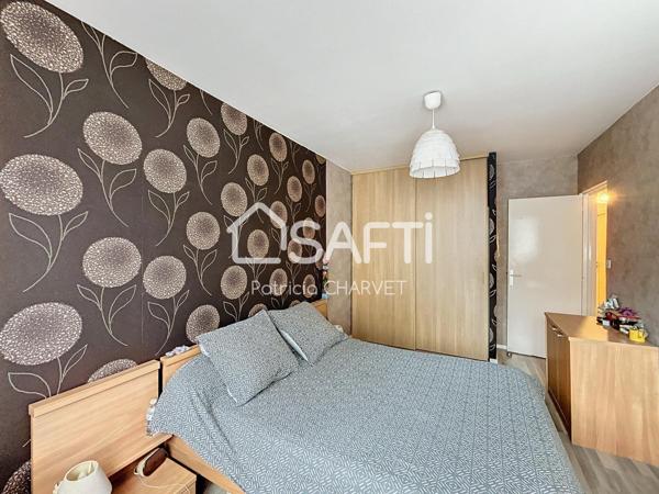 T5 lumineux dans résidence arborée à Francheville