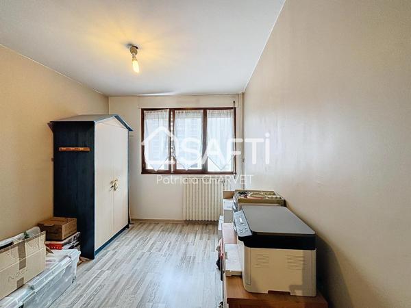 T5 lumineux dans résidence arborée à Francheville