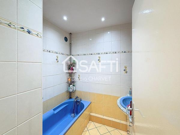 T5 lumineux dans résidence arborée à Francheville