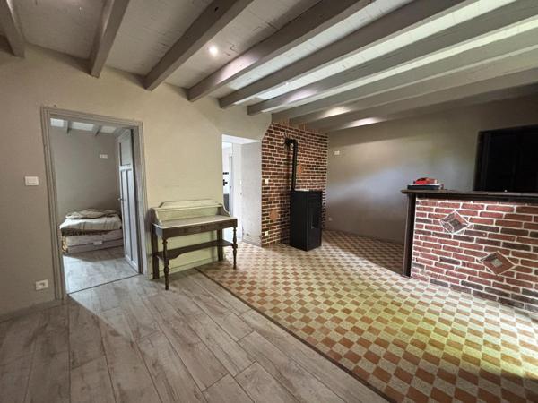 Petite maison avec dépendances et beau terrain