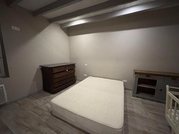 Petite maison avec dépendances et beau terrain