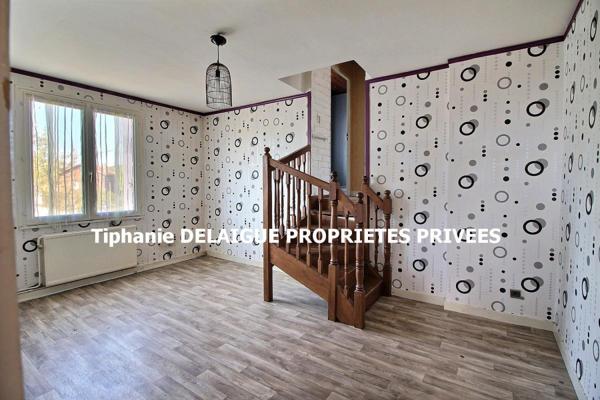 Le Chambon Feugerolles 42500 Ensemble Immobilier de 2 Maisons mitoyennes T3 et T4 avec 2 garages et un ensemble de 13 Garages sur 693m² de terrain