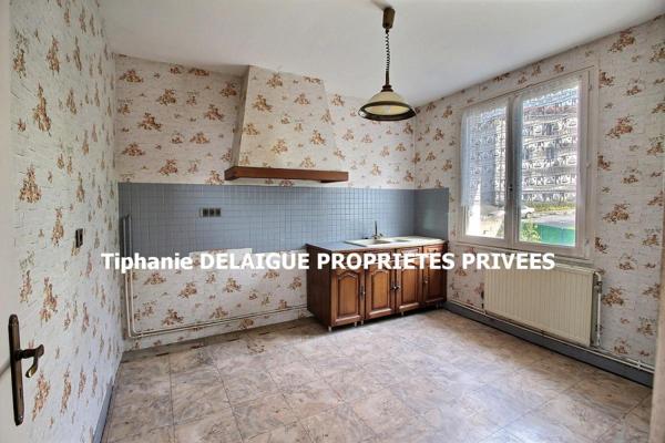 Le Chambon Feugerolles 42500 Ensemble Immobilier de 2 Maisons mitoyennes T3 et T4 avec 2 garages et un ensemble de 13 Garages sur 693m² de terrain