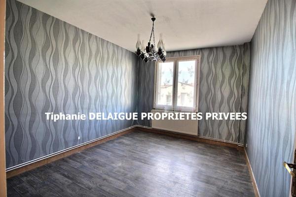 Le Chambon Feugerolles 42500 Ensemble Immobilier de 2 Maisons mitoyennes T3 et T4 avec 2 garages et un ensemble de 13 Garages sur 693m² de terrain