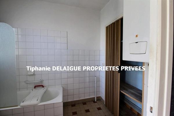 Le Chambon Feugerolles 42500 Ensemble Immobilier de 2 Maisons mitoyennes T3 et T4 avec 2 garages et un ensemble de 13 Garages sur 693m² de terrain