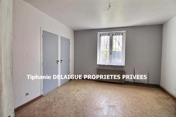 Le Chambon Feugerolles 42500 Ensemble Immobilier de 2 Maisons mitoyennes T3 et T4 avec 2 garages et un ensemble de 13 Garages sur 693m² de terrain