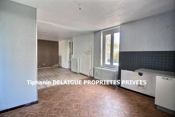 Le Chambon Feugerolles 42500 Ensemble Immobilier de 2 Maisons mitoyennes T3 et T4 avec 2 garages et un ensemble de 13 Garages sur 693m² de terrain