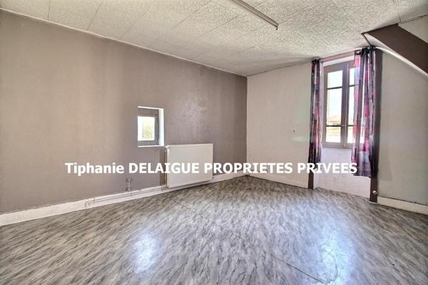 Le Chambon Feugerolles 42500 Ensemble Immobilier de 2 Maisons mitoyennes T3 et T4 avec 2 garages et un ensemble de 13 Garages sur 693m² de terrain