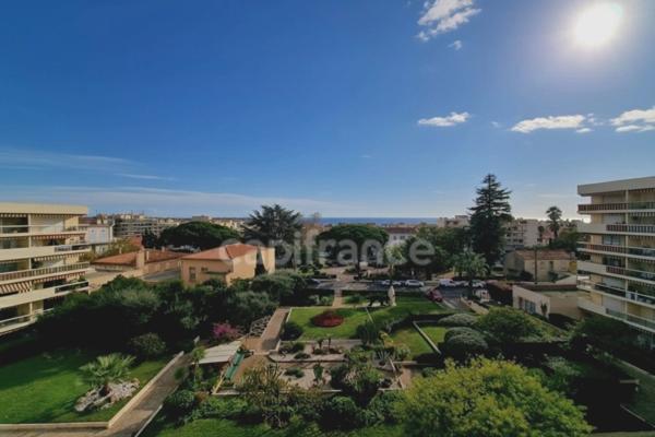 Golfe-Juan Centre – Appartement 4 pièces, vue mer, sans vis-à-vis, double terrasse, garage et cave