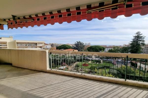 Golfe-Juan Centre – Appartement 4 pièces, vue mer, sans vis-à-vis, double terrasse, garage et cave