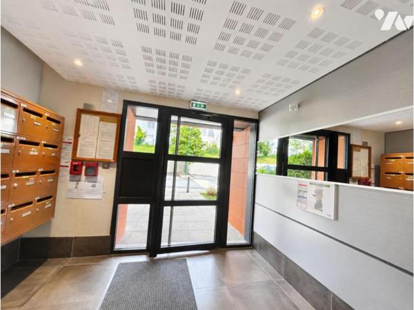 QUIMPER - Appartement T3 de 82 m² avec terrasse, ascenseur, garage et vue dégagée