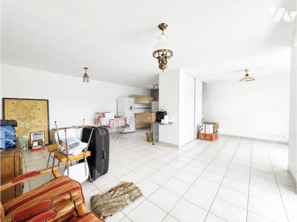 QUIMPER - Appartement T3 de 82 m² avec terrasse, ascenseur, garage et vue dégagée