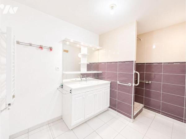 QUIMPER - Appartement T3 de 82 m² avec terrasse, ascenseur, garage et vue dégagée