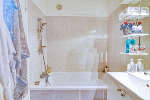 Appartement F2 à vendre  3 pièces - 54 m2 LA COURNEUVE - 93