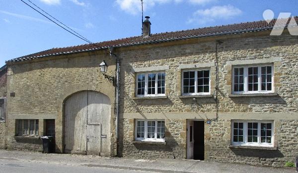 BUZANCY, vaste maison d'habitation rénovée sur un terrain de 1 080 m².