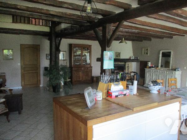 BUZANCY, vaste maison d'habitation rénovée sur un terrain de 1 080 m².