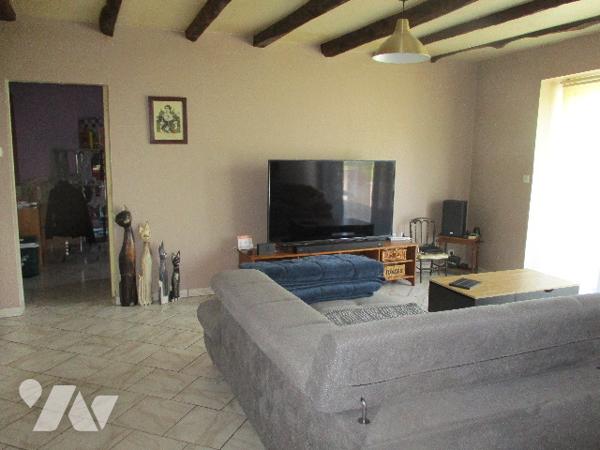 BUZANCY, vaste maison d'habitation rénovée sur un terrain de 1 080 m².
