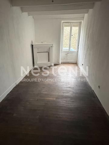 Charmante longère en pierre NON MITOYENNE de 3 pièces à vendre à Questembert