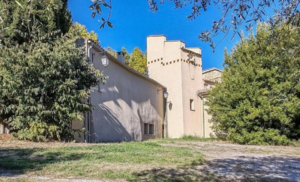Ancien relais de poste avec domaine agricole à Forcalquier (04300) Forcalquier