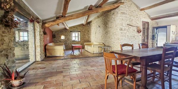 Ancien relais de poste avec domaine agricole à Forcalquier (04300) Forcalquier