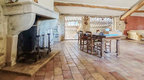 Ancien relais de poste avec domaine agricole à Forcalquier (04300) Forcalquier