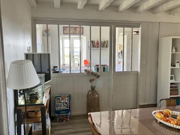 Rouillac. Une vue magnifique pour cette belle propriété de caractère de type 7 pièces sur une parcelle de 2245 m² avec dépendances et piscine.