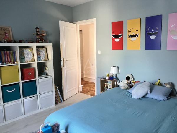 Rouillac. Une vue magnifique pour cette belle propriété de caractère de type 7 pièces sur une parcelle de 2245 m² avec dépendances et piscine.