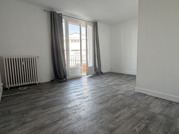 Appartement
         2 pièces
        - 29 m² 63 000 € *