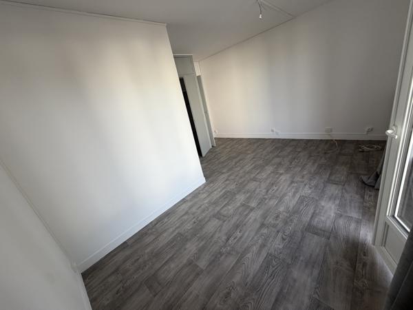 Appartement
         2 pièces
        - 29 m² 63 000 € *