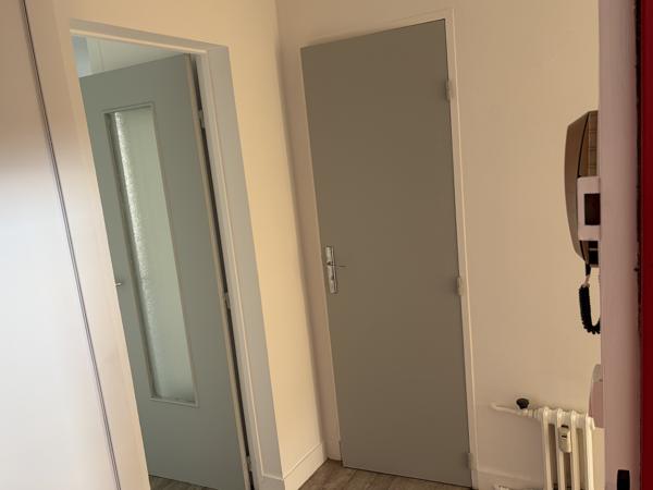 Appartement
         2 pièces
        - 29 m² 63 000 € *