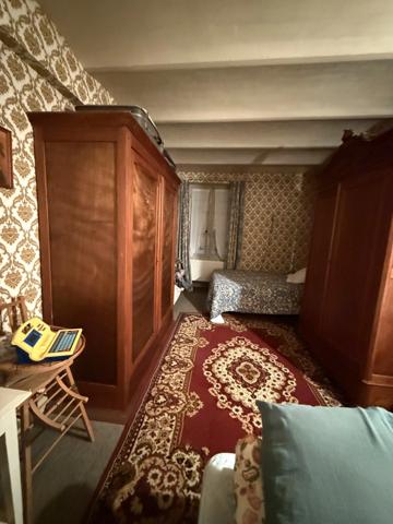 Maison en pierre de 151m2, mitoyenne, 4 chambres avec dépendance, terrain 1524m² 68 000 €