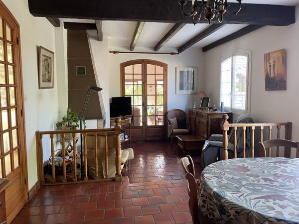 Maison  6 pièce(s)  3 chambre(s)  147 m²