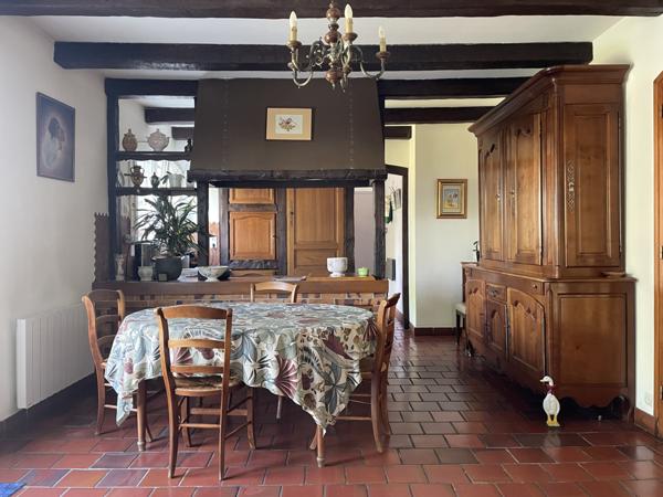 Maison  6 pièce(s)  3 chambre(s)  147 m²