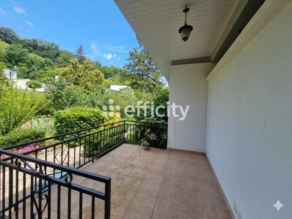 Maison
         6 pièces
        - 156 m²