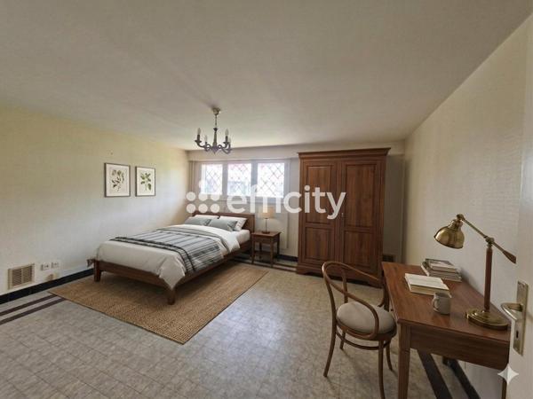 Maison
         6 pièces
        - 156 m²