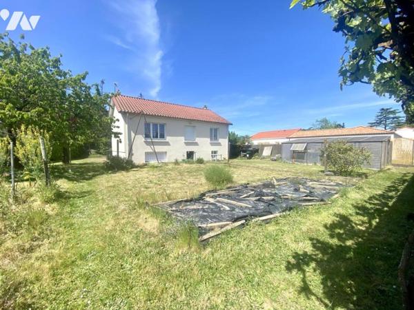 Une maison d'habitation sur sous-sol